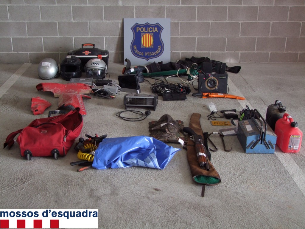 Dos homes detinguts per robatoris.