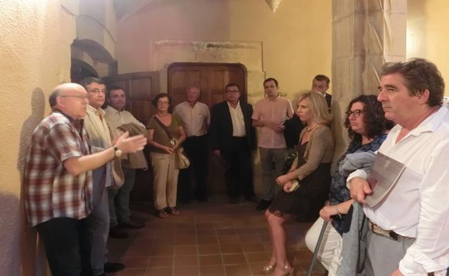 Ramon M. Huguet i J.M Porta durant la presentació de l'exposició